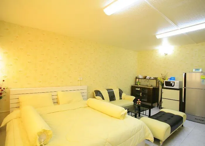 Deluxe At Popular Apartment